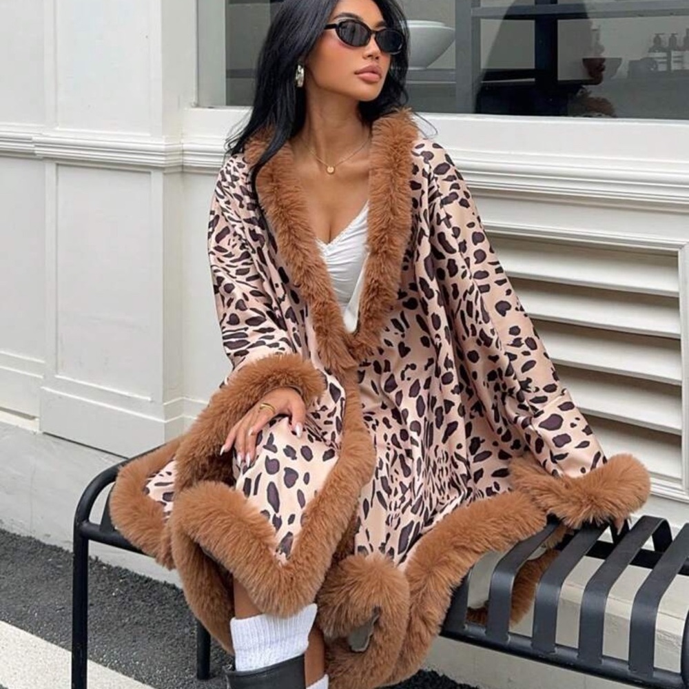 Chiquease Bestselling Leopard Print Fluffy Collar Stitching Women Hooded Cape